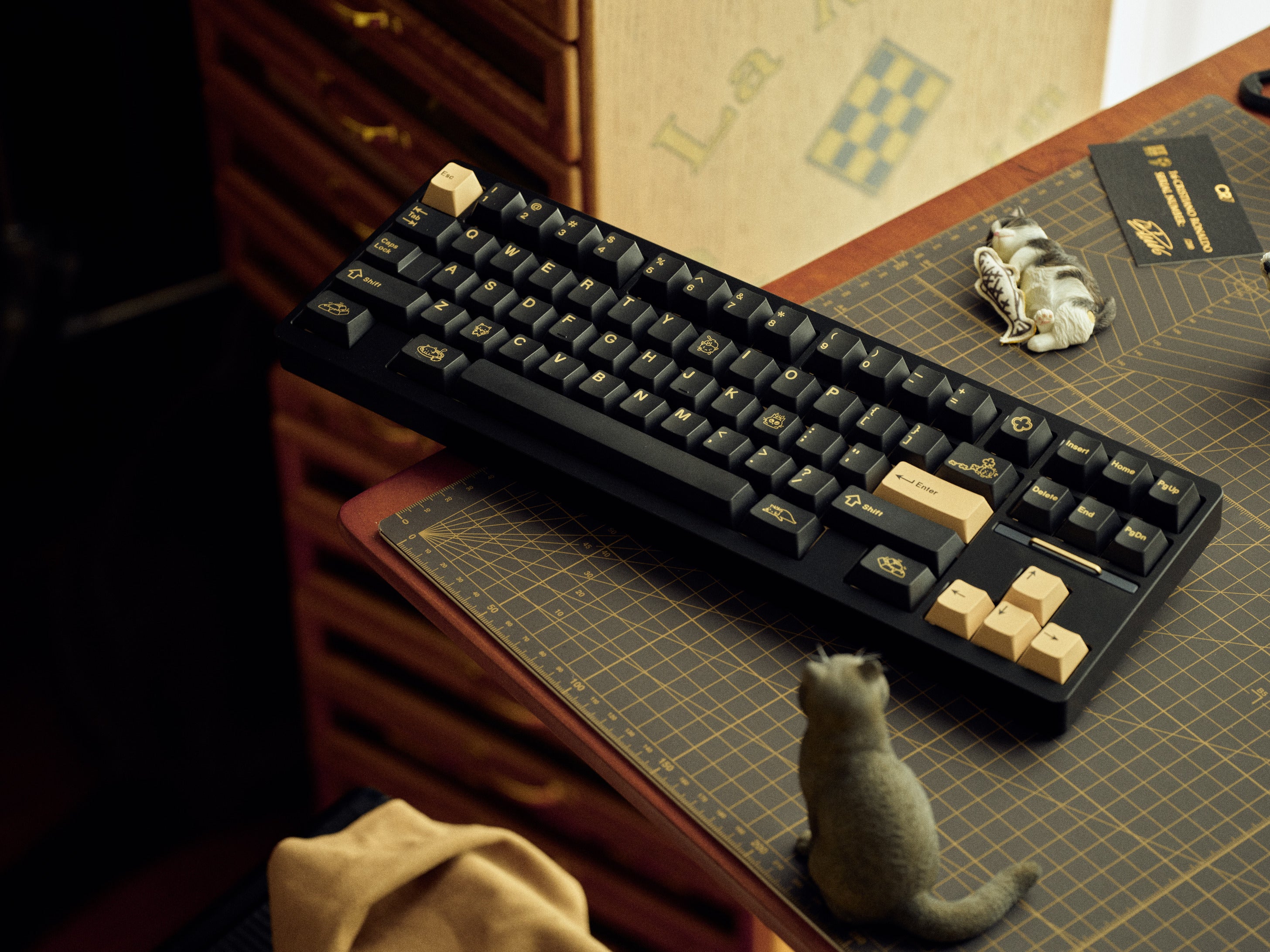 vancleef clover black and gold keycaps mechanical keyboard